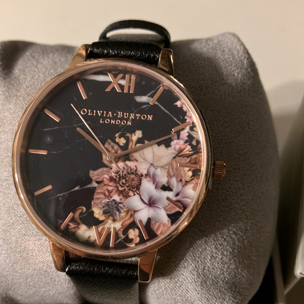 Women’s Watch - Picture 2 of 5
